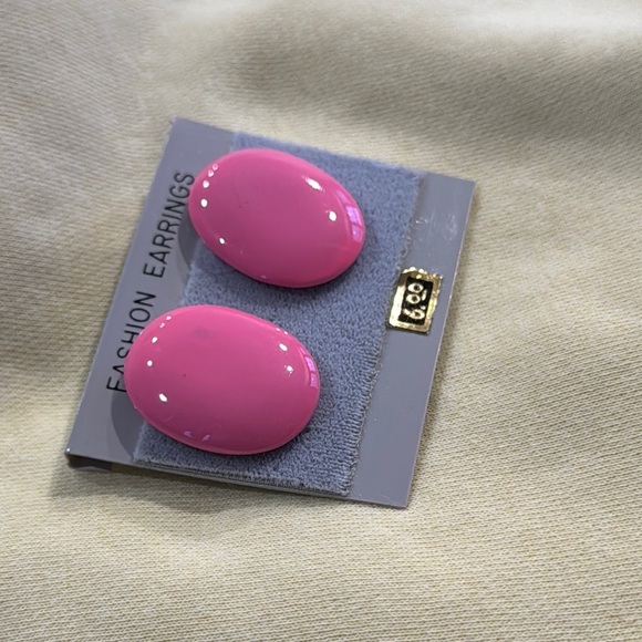 4/$10 Pink Oval Fashion Earrings - Picture 2 of 3